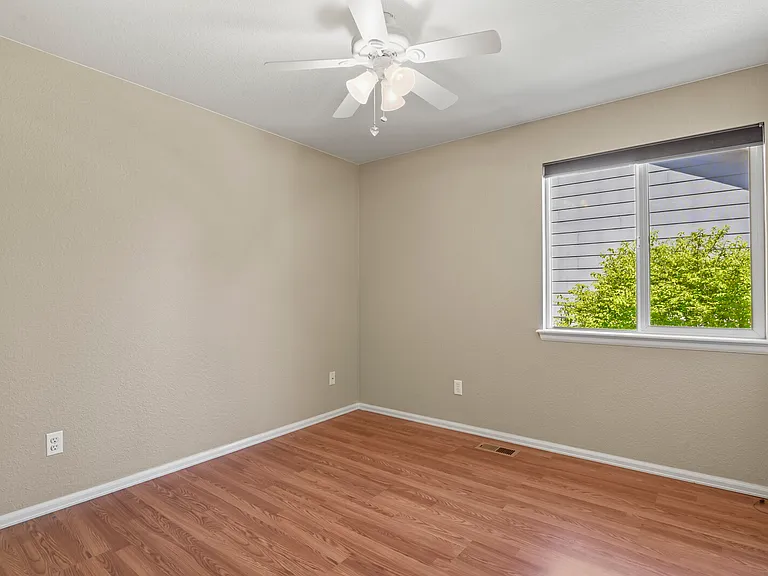 Secondary bedroom