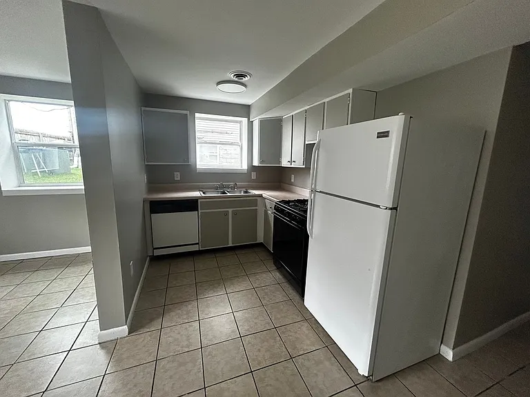 211 Tompkins St — Photo 19