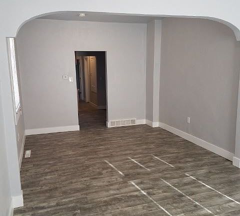5th image of 661 E Downington Ave