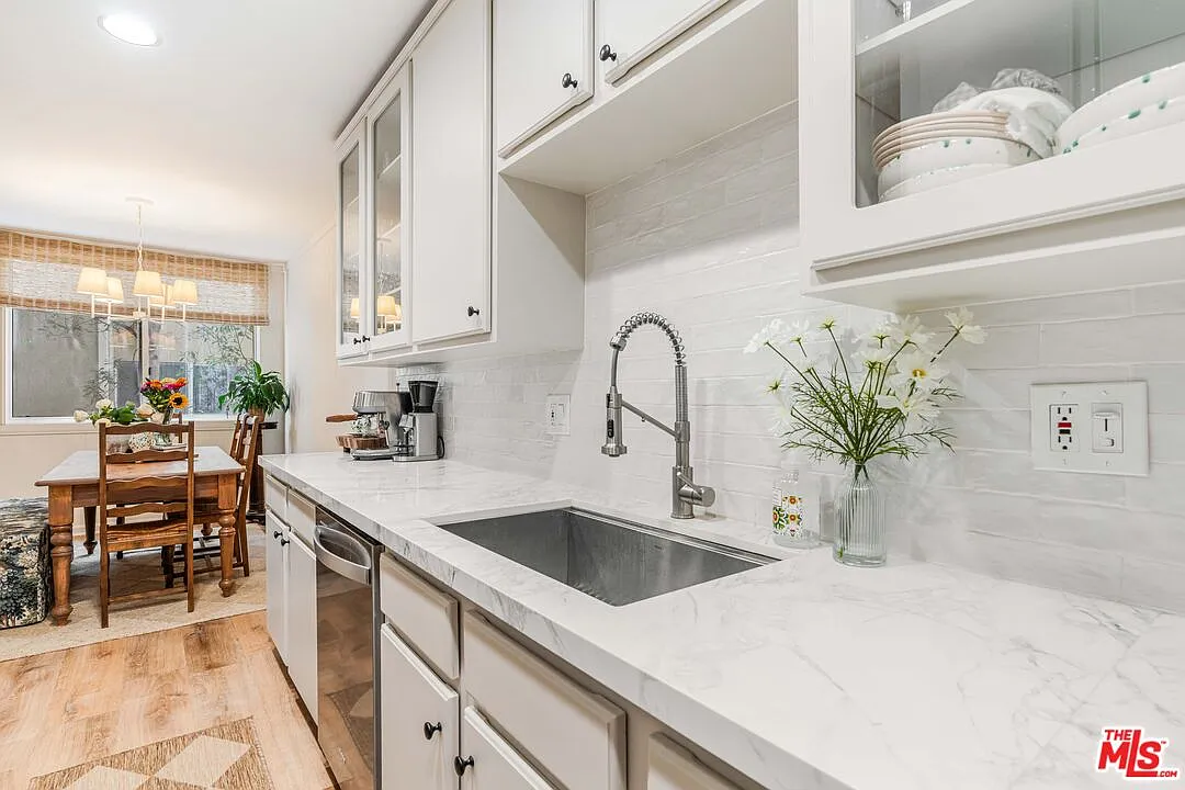 2 bed, 2.0 bath, 1192 sqft, $6,500 — Photo 4