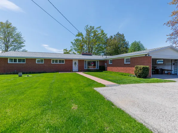190 Riverside Dr, Cheboygan, MI 49721
