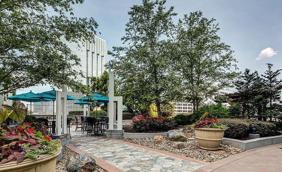 1 bed, 736 sqft, $2,150 — Photo 3