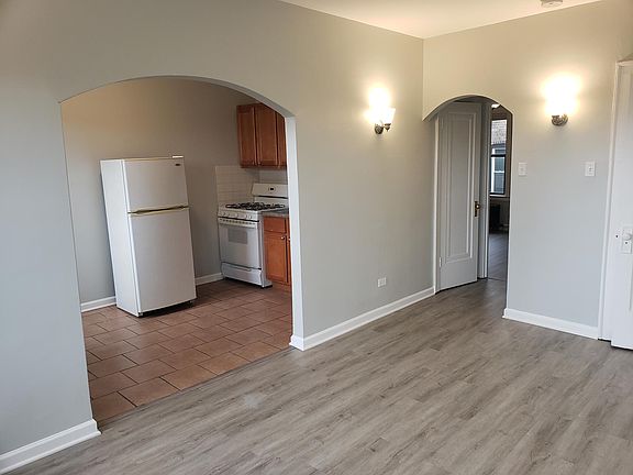 4th image of 1712 W Estes Ave #3100