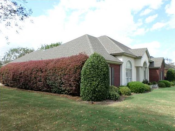 3rd image of 124 Carolina Ct