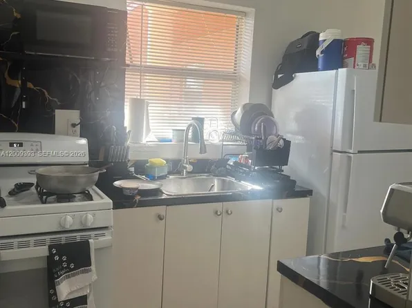 1245 W 24th St APT 121, Hialeah, FL 33010