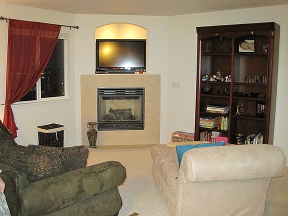 Living Room w/ gas fireplace