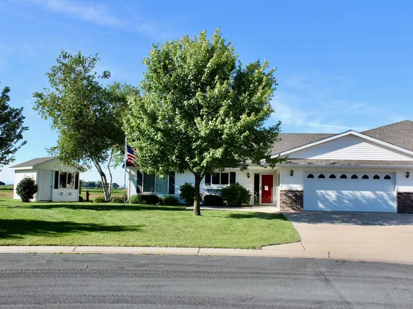 315 5th Cir SW, Blooming Prairie, MN 55917