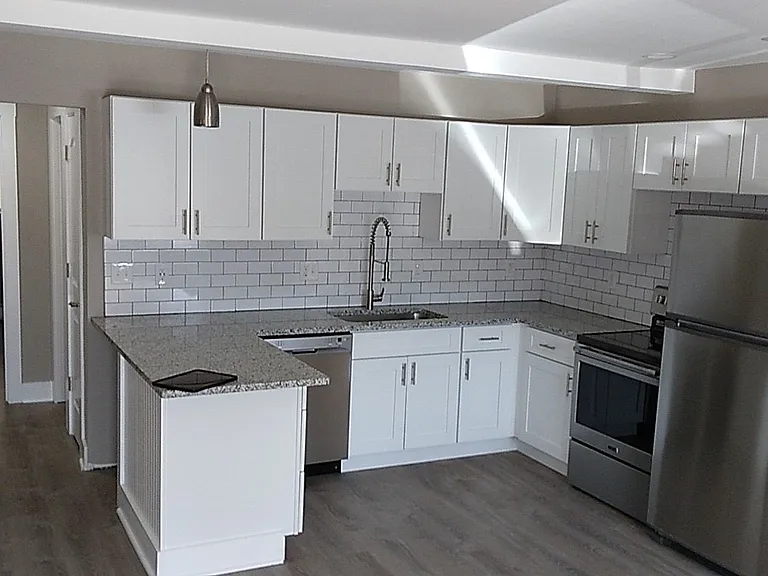 Newly Remodeled 1 Bedroom Apartment 1 Blk from Indiana University National Championship Team! — Photo 2