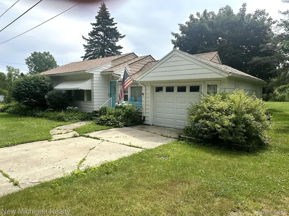 5670 Green Rd, Haslett, MI 48840