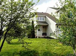 12 Justin Ct, Rensselaer, NY 12144