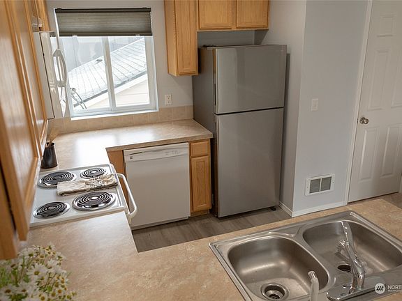 5th image of 6905 Rainier Drive E #2B