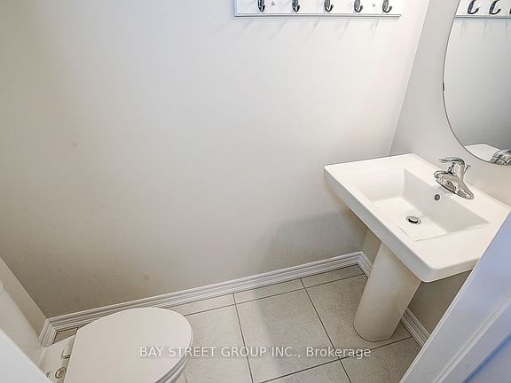 4th image of 19 Morrison Cres