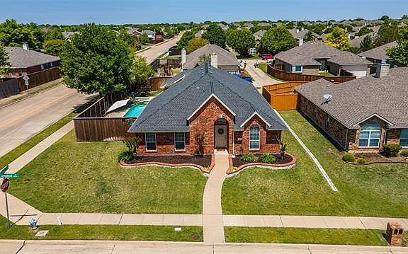 3rd image of 1601 Lake Tawakoni Dr