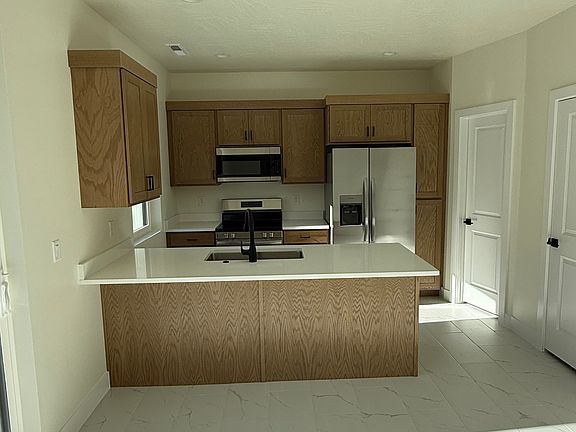 3rd image of 873 S Willowbend Dr