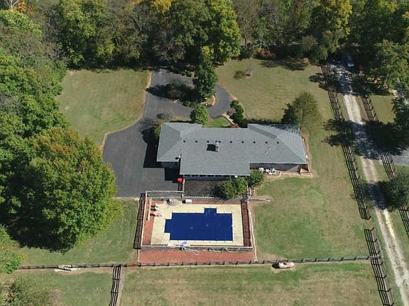 3rd image of 850 S Scruggs Ln