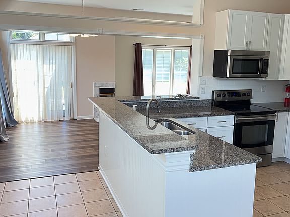 4th image of 48145 Mayflower Dr