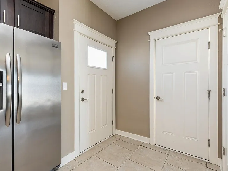 4404 NE Crestmoor Ln — Photo 3