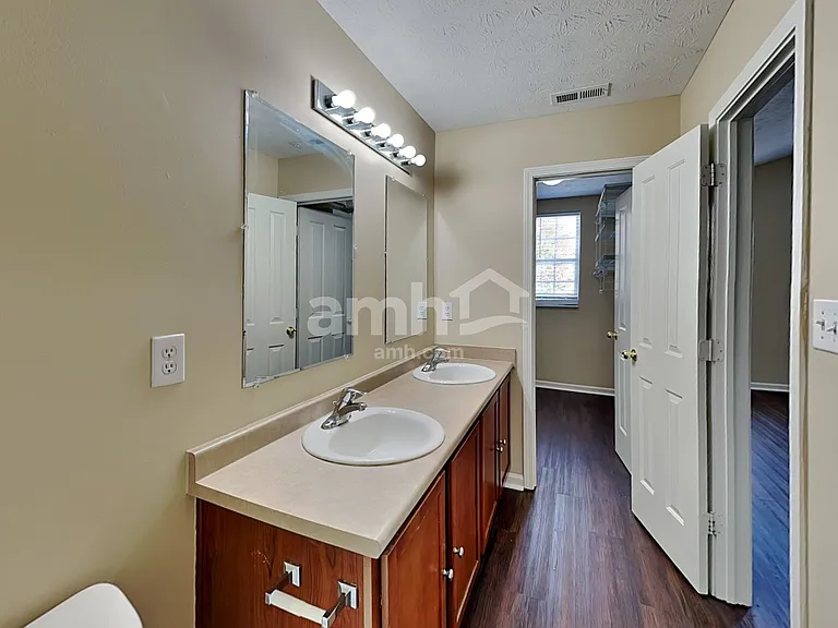 11408 Loudon Ln — Photo 12