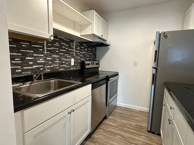 University Park Apartments near Cornell University — Photo 140
