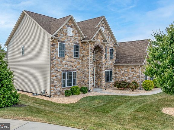 5th image of 1431 Summit Way