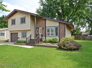1886 Ashwood Ln, Aurora, IL