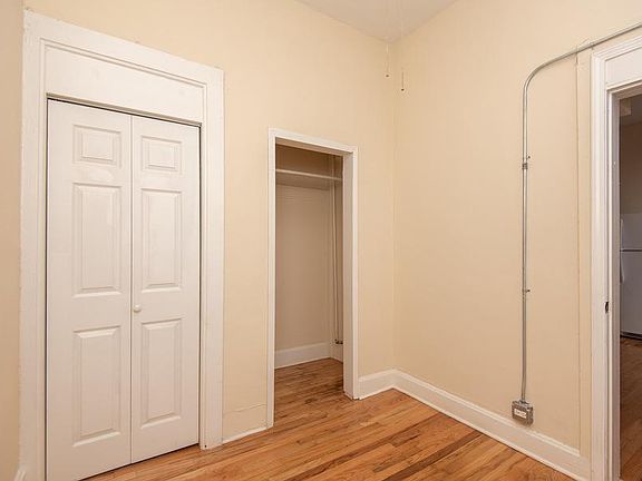 3rd image of 1522 W Chicago Ave #3