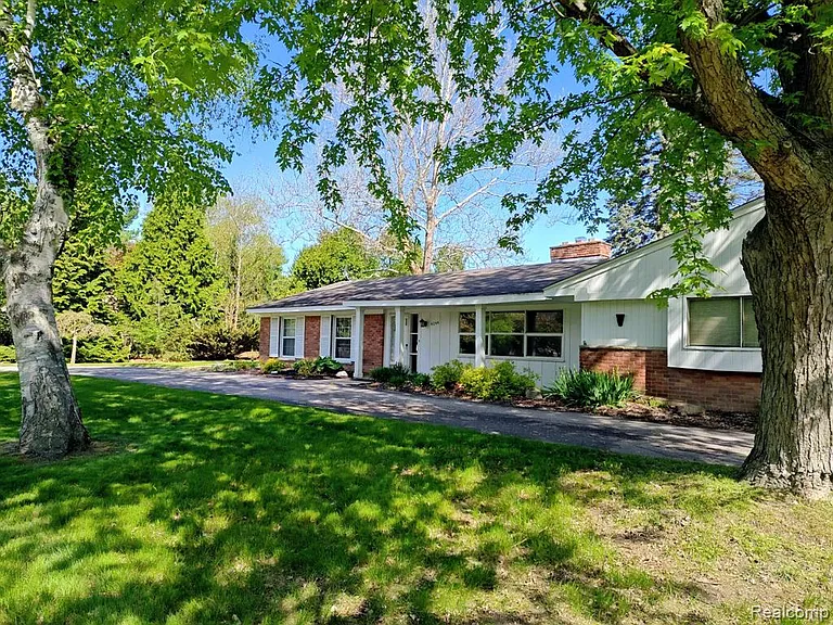 4044 Country Club Drive BLOOMFIELD HILLS
