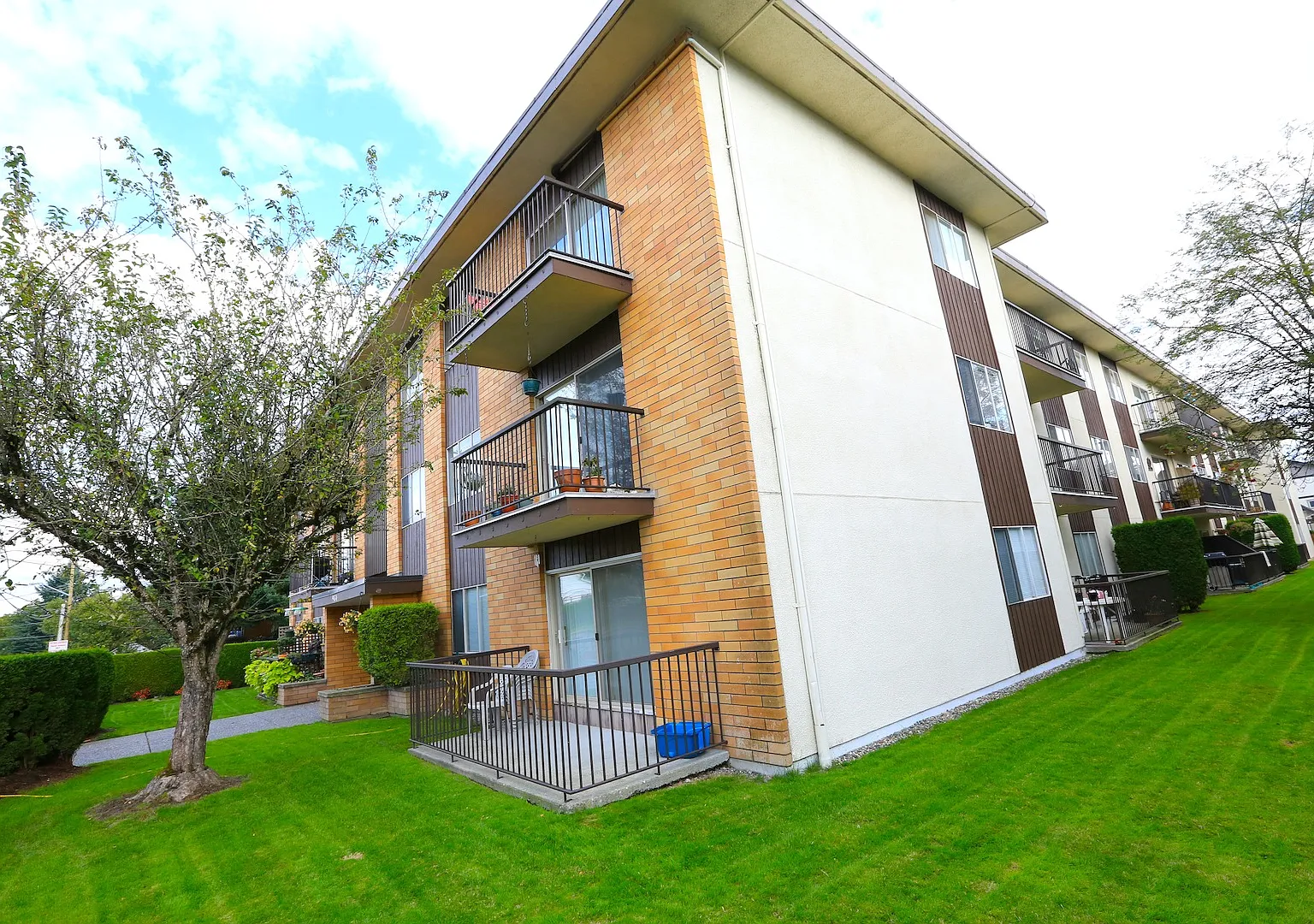 Driftwood Apartments — Photo 3