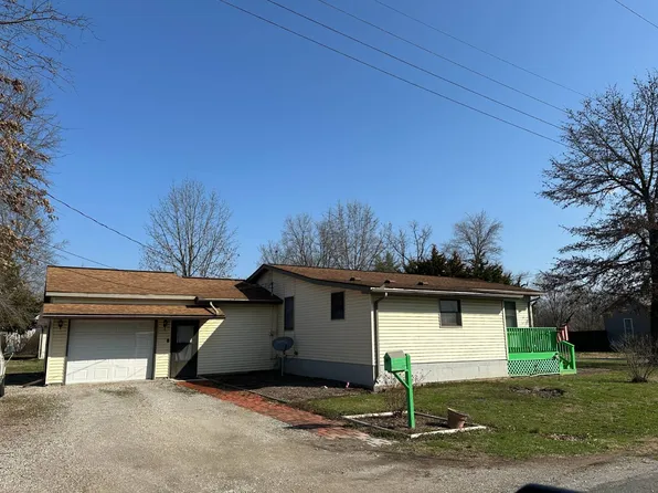 404 Chestnut St, Carlinville, IL 62626