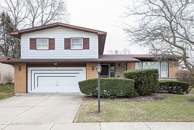 1st image of 611 N Longwood Ct