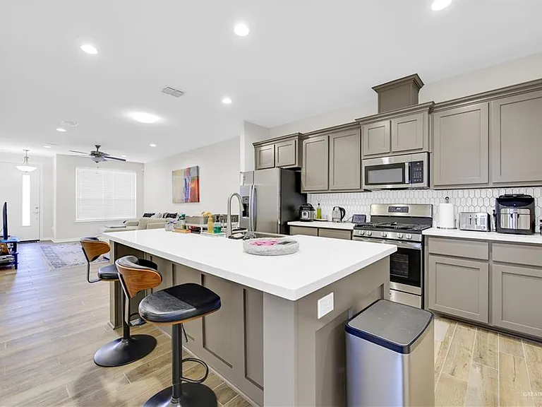 1409 Xavier Ave — Photo 4