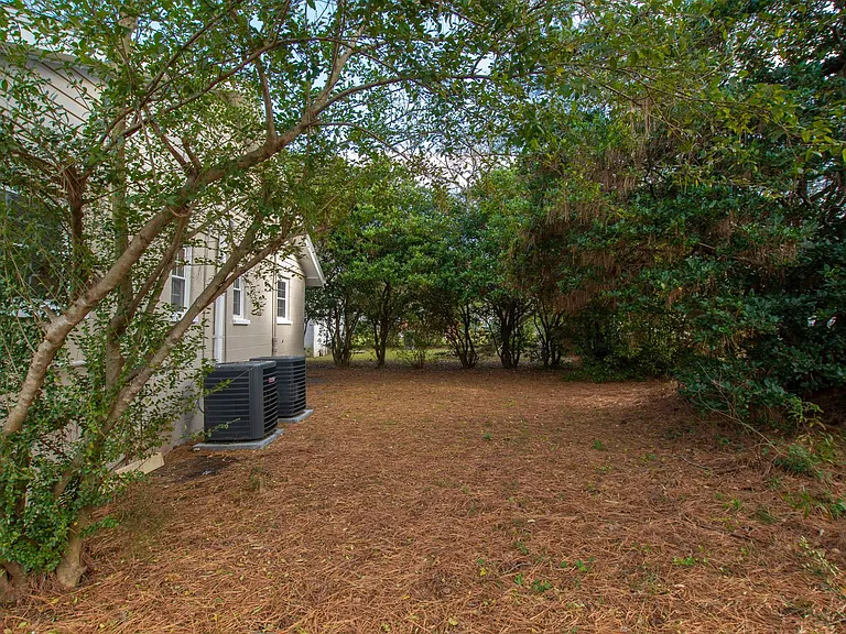 1105 SW Sauls St — Photo 3