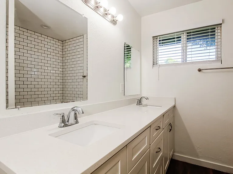 7710 N 7th Ave — Photo 10