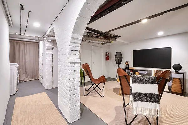Sold by Compass | media 8