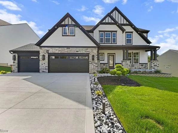2818 Weeping Pine Dr, Medina, OH 44256