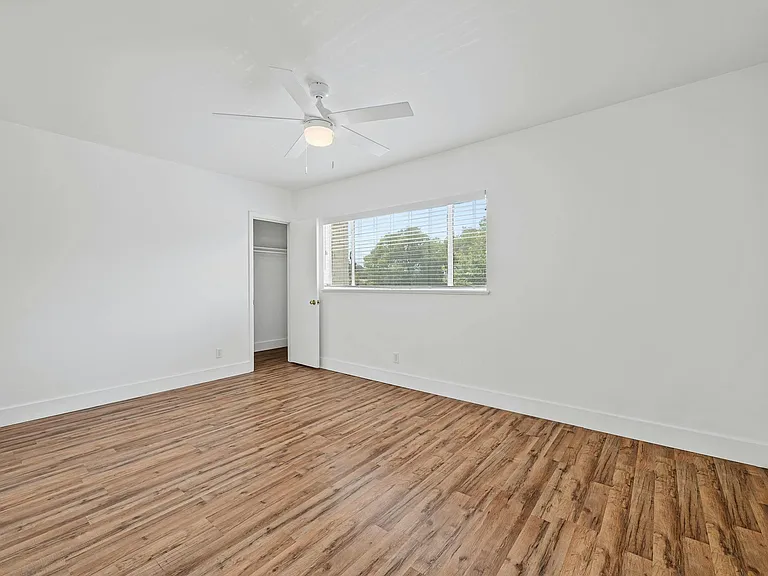 2401 Winsted Ln #2 — Photo 12