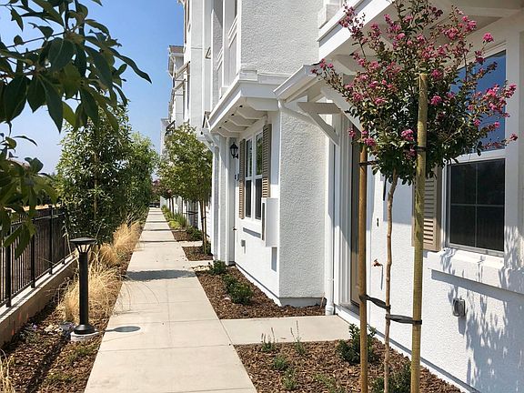 5th image of 216 Wild Rose Way #3