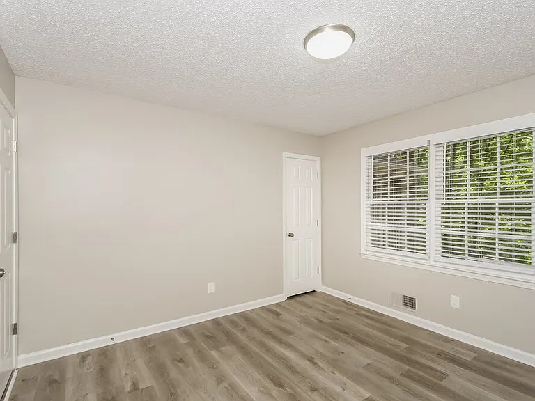237 Vienna Way — Photo 14