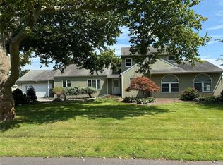 37 Davison Ln E, West Islip, NY 11795