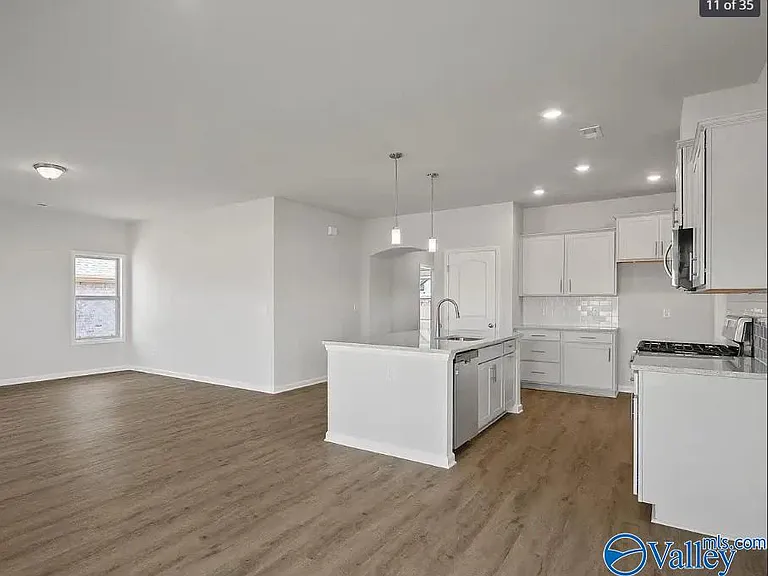 408 Tracer St — Photo 4