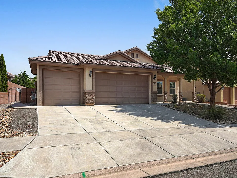 224 Valle Alto Dr NE