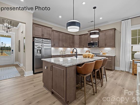 2nd image of 1468 Twin Leaf Rd