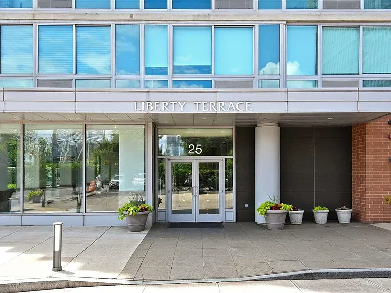 25 Hudson St #412 — Photo 10