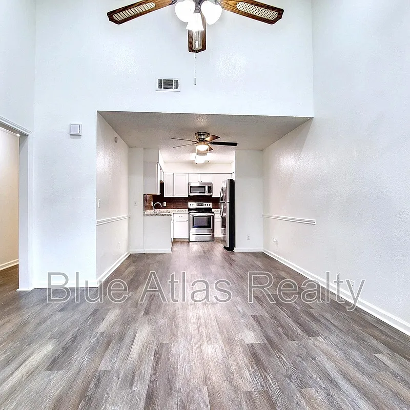 2 bed, 2.0 bath, 1050 sqft, $1,450 — Photo 2