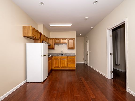 3rd image of 1020 Hyde St APT 1