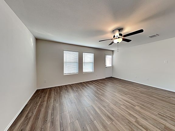 2nd image of 1108 Skyline Dr