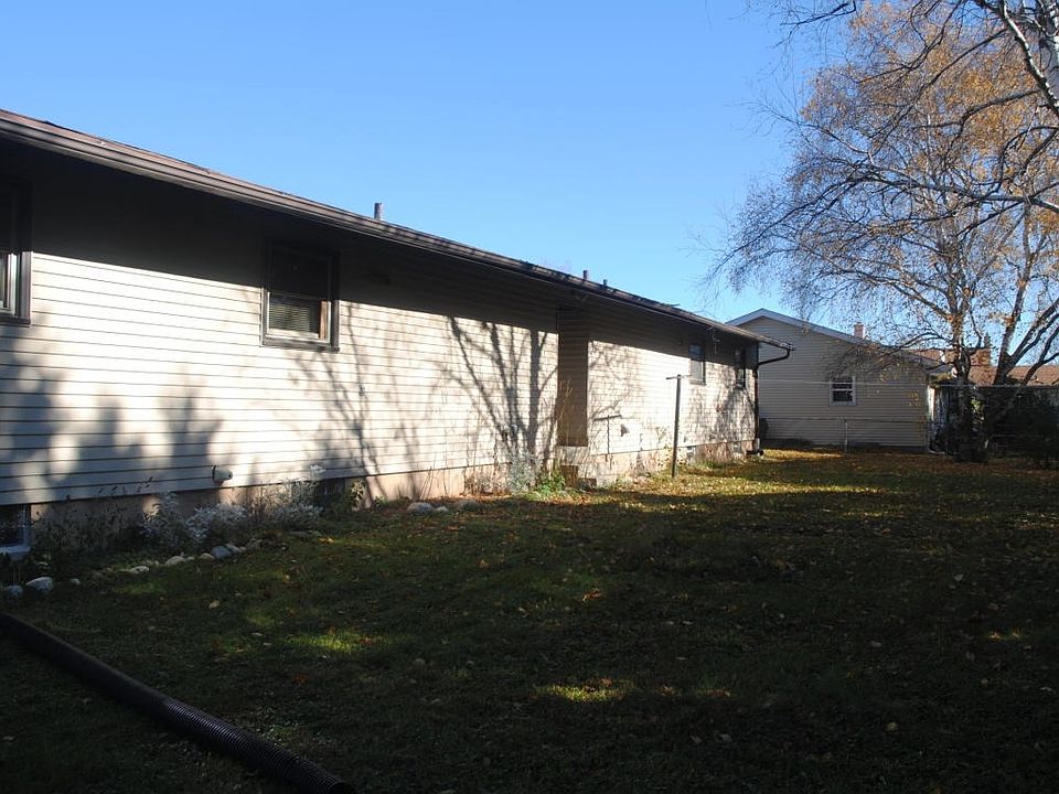 2nd image of 203 E Paradise Dr #205