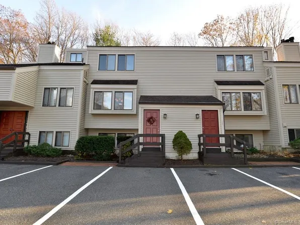 15 Brooks Lane #15, Brookfield, CT 06804