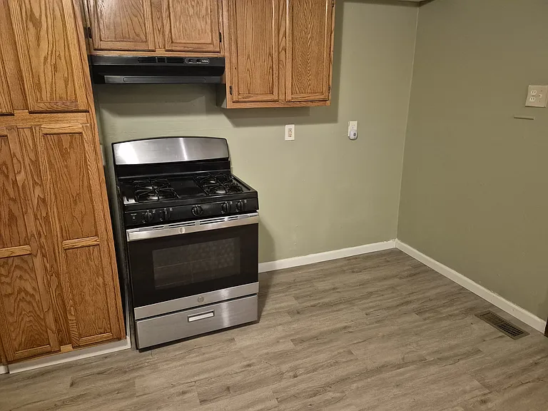 353 Lagro Ave — Photo 15