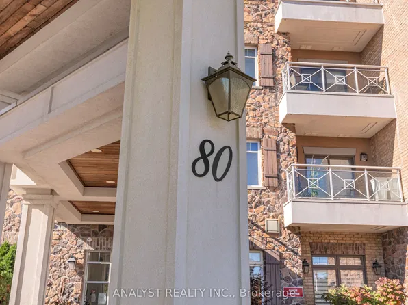 80 Burns Blvd #204, King, ON L7B 0B3